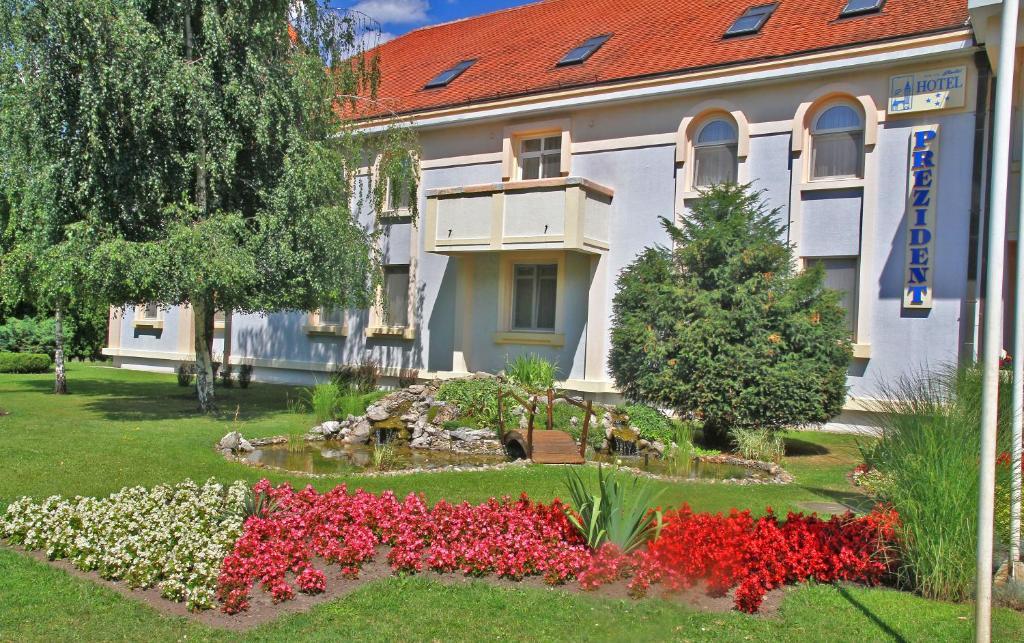 Hotel Prezident Палич Екстериор снимка