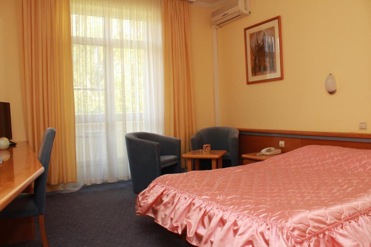 Hotel Prezident Палич Екстериор снимка