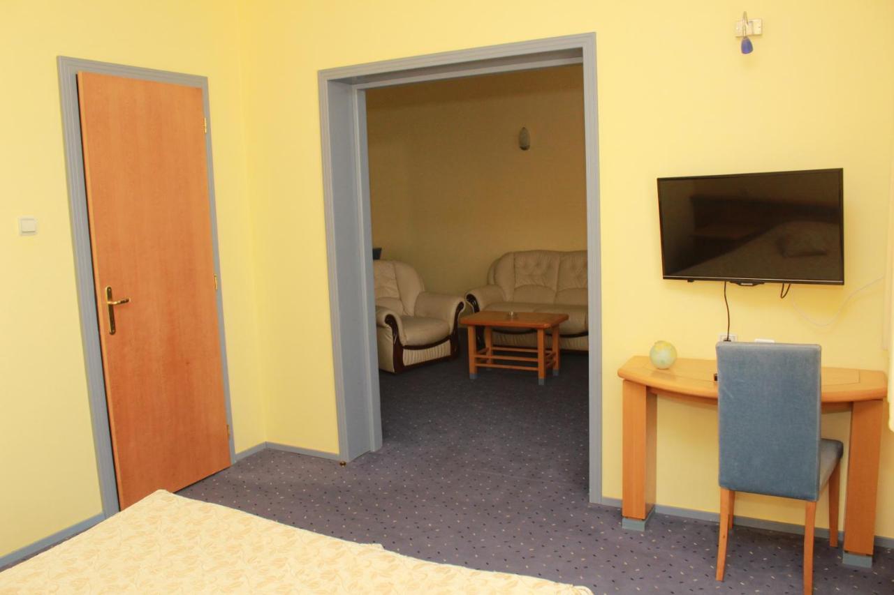 Hotel Prezident Палич Екстериор снимка