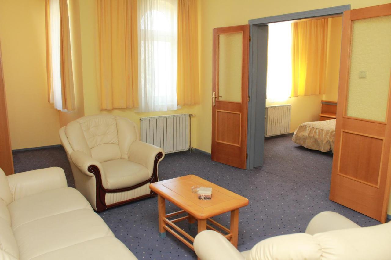 Hotel Prezident Палич Екстериор снимка