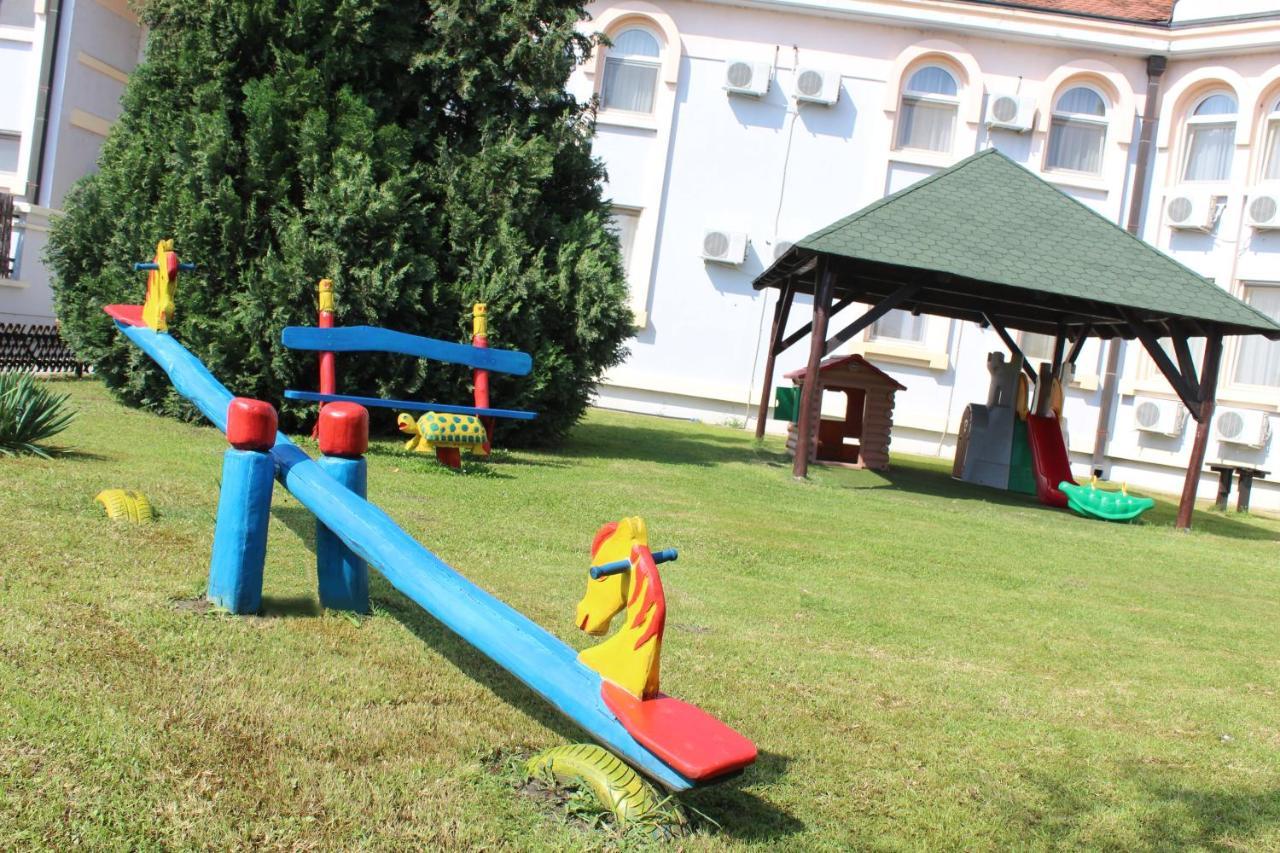 Hotel Prezident Палич Екстериор снимка