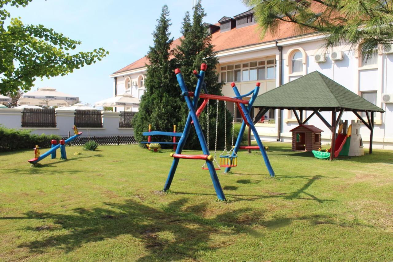 Hotel Prezident Палич Екстериор снимка